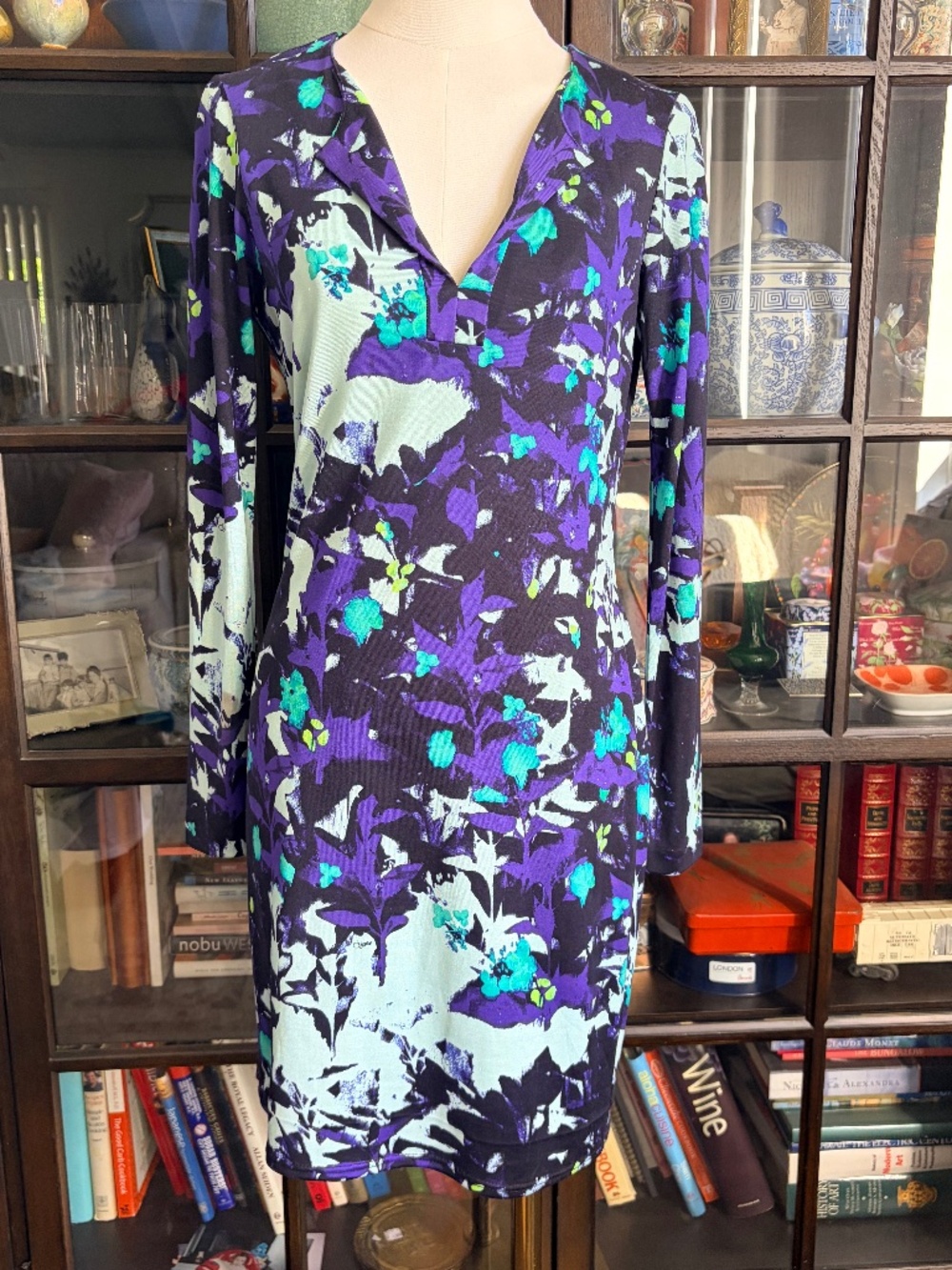 Diane Von Ferstenberg, long sleeve sheath stretch dress size 2